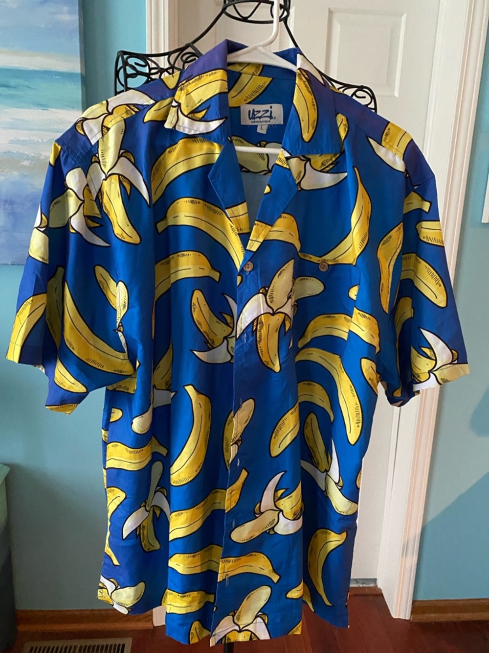 Men or Ladies Uzzi. Blue Banana Print Camp Shirt size Large.